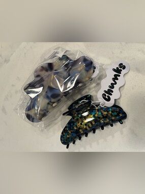 BNWT Set of 2 Chunks Claw Clips